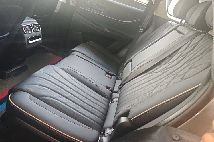 Used Chery Tiggo 9 2023 2.0T Dual-Clutch Two-Wheel Drive Luxury Edition 5 Seats Left Rear Seat