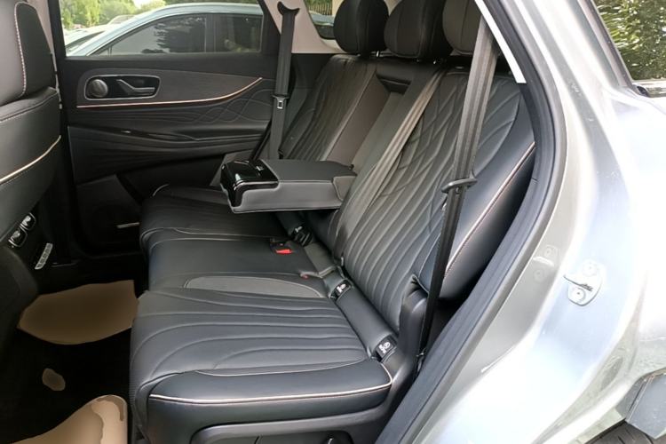 Used Chery Tiggo 9 2023 2.0T Dual-Clutch Two-Wheel Drive Luxury Edition 5 Seats Left Rear Seat