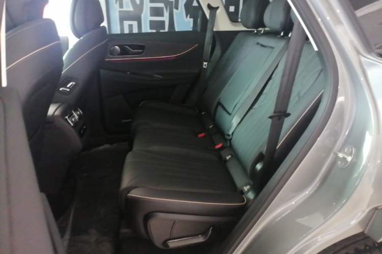 Used Chery Tiggo 9 2023 Facelift 2.0T Dual-Clutch Two-Wheel Drive Luxury Edition 5 Seats Left Rear Seat