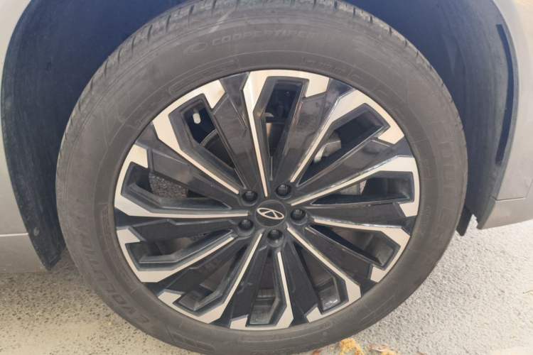Used Chery Tiggo 9 2023 2.0T Dual-Clutch Two-Wheel Drive Luxury Edition 5 Seats Right Front Wheel Hub
