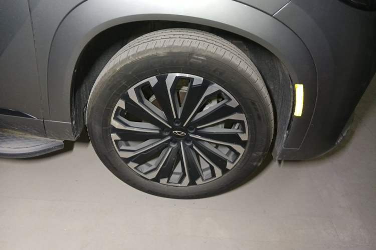 Used Chery Tiggo 9 2023 2.0T Dual-Clutch Two-Wheel Drive Luxury Edition 7 Seats Right Front Wheel Hub
