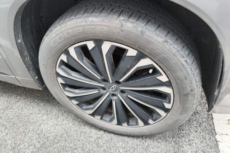 Used Chery Tiggo 9 2023 2.0T Automatic All-Wheel Drive Ultimate Edition 5 Seats Right Front Wheel Hub