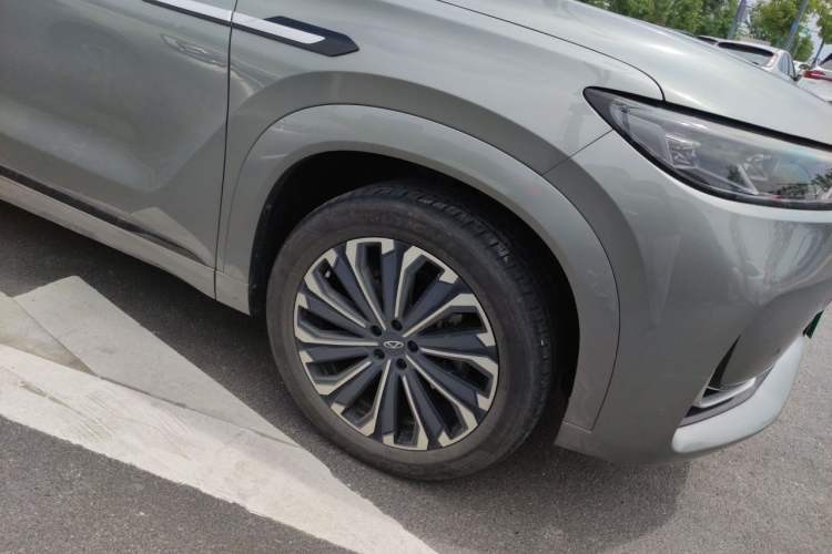 Used Chery Tiggo 9 2023 2.0T Automatic All-Wheel Drive Ultimate Edition 5 Seats Right Front Wheel Hub