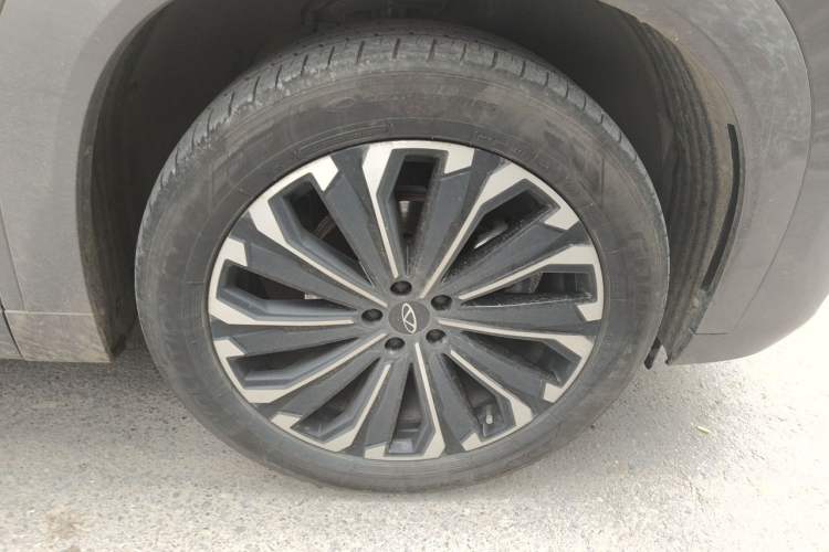 Used Chery Tiggo 9 2023 2.0T Dual-Clutch Two-Wheel Drive Luxury Edition 5 Seats Right Front Wheel Hub