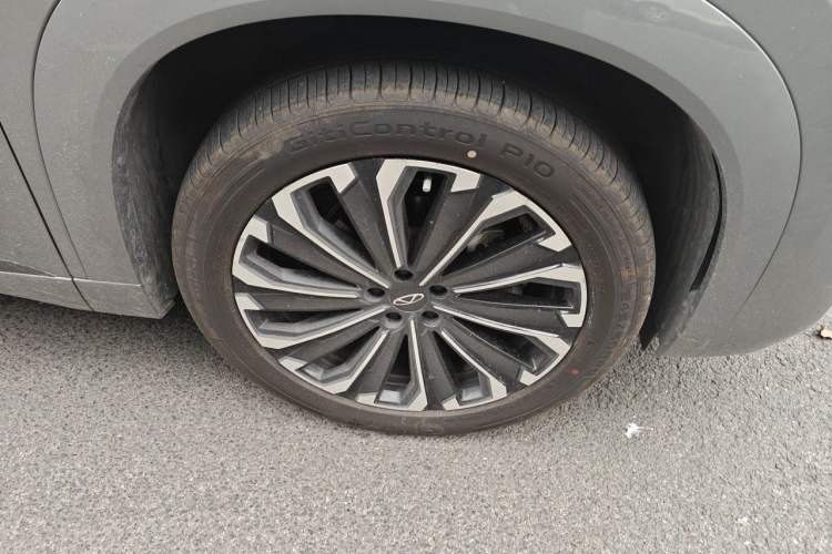 Used Chery Tiggo 9 2023 2.0T Automatic All-Wheel Drive Flagship Version 7 Seats Right Front Wheel Hub
