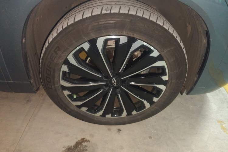 Used Chery Tiggo 9 2023 2.0T Automatic All-Wheel Drive Ultimate Edition 5 Seats Right Front Wheel Hub