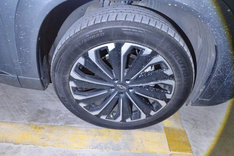 Used Chery Tiggo 9 2023 2.0T Automatic All-Wheel Drive Ultimate Edition 5 Seats Right Front Wheel Hub