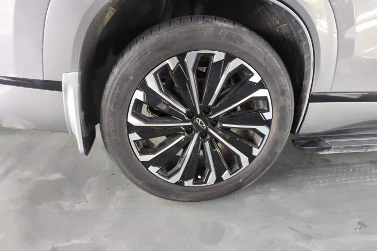 Used Chery Tiggo 9 2023 2.0T Dual-Clutch Two-Wheel Drive Luxury Edition 7 Seats Right Rear Wheel Hub
