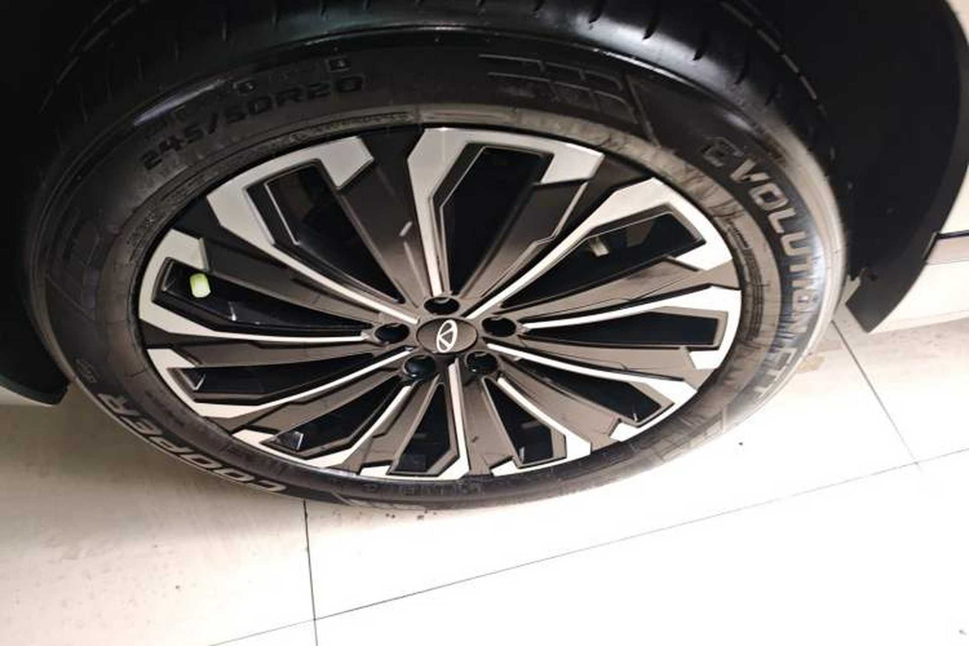 Used Chery Tiggo 9 2023 2.0T Dual-Clutch Two-Wheel Drive Luxury Edition 5 Seats Right Rear Wheel Hub