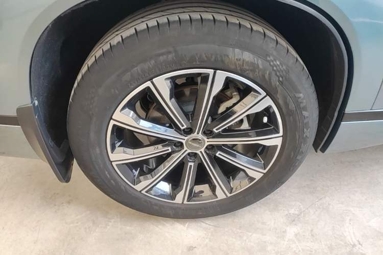 Used Chery Tiggo 9 2023 2.0T Dual-Clutch Two-Wheel Drive Leading Edition 5 Seats Right Rear Wheel Hub