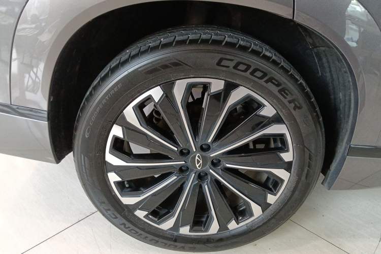 Used Chery Tiggo 9 2023 2.0T Dual-Clutch Two-Wheel Drive Luxury Edition 5 Seats Right Rear Wheel Hub