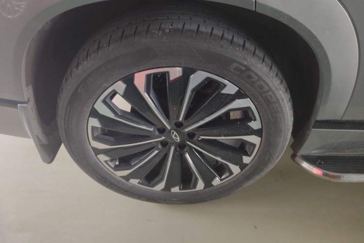 Used Chery Tiggo 9 2023 2.0T Dual-Clutch Two-Wheel Drive Luxury Edition 5 Seats Right Rear Wheel Hub