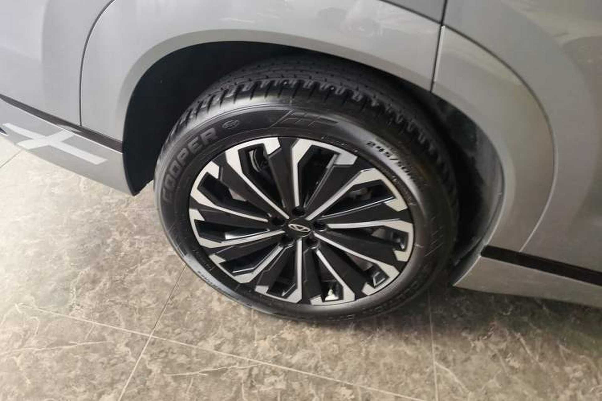 Used Chery Tiggo 9 2023 2.0T Dual-Clutch Two-Wheel Drive Luxury Edition 5 Seats Right Rear Wheel Hub