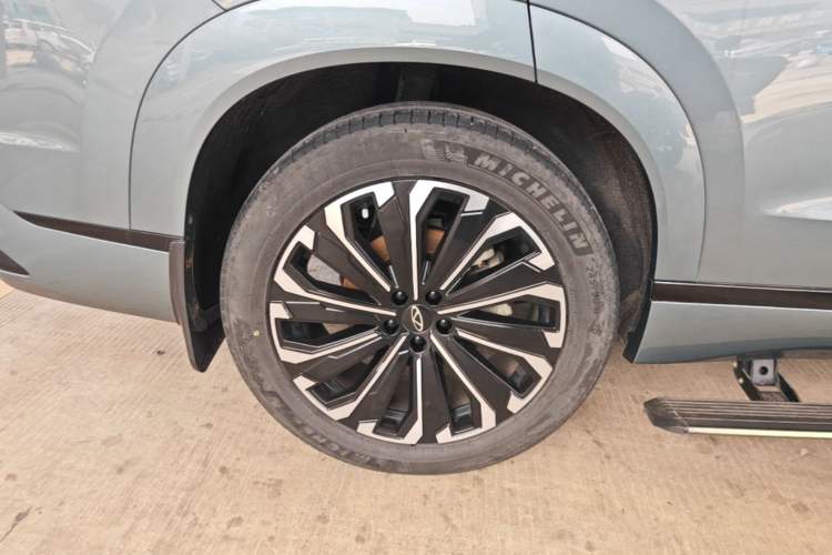Used Chery Tiggo 9 2023 2.0T Automatic Two-Wheel Drive Prestige Edition 5 Seats Right Rear Wheel Hub