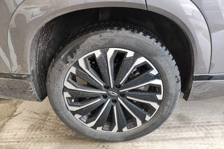 Used Chery Tiggo 9 2023 2.0T Dual-Clutch Two-Wheel Drive Luxury Edition 5 Seats Right Rear Wheel Hub