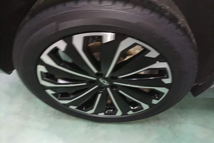 Used Chery Tiggo 9 2023 2.0T Automatic Two-Wheel Drive Luxury Version 7 Seats Right Rear Wheel Hub