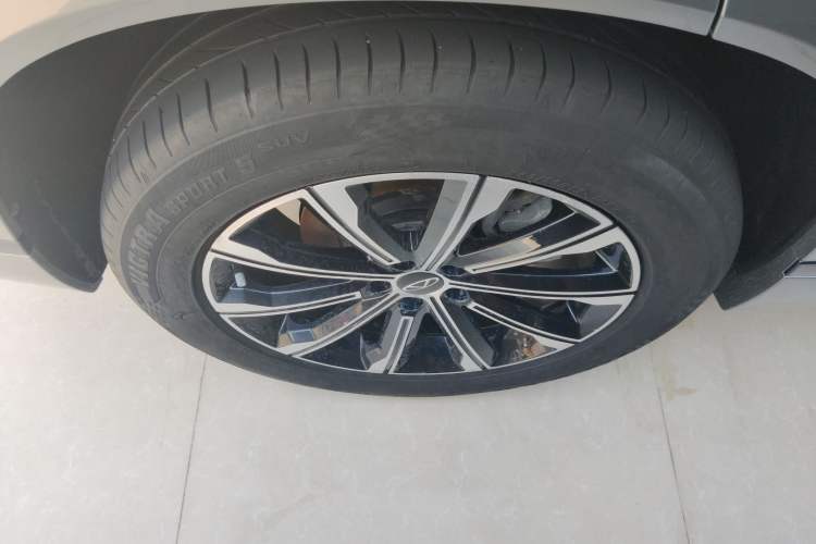 Used Chery Tiggo 9 2023 2.0T Dual-Clutch Two-Wheel Drive Leading Edition 5 Seats Right Rear Wheel Hub