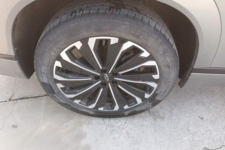 Used Chery Tiggo 9 2023 2.0T Dual-Clutch Two-Wheel Drive Luxury Edition 5 Seats Right Rear Wheel Hub