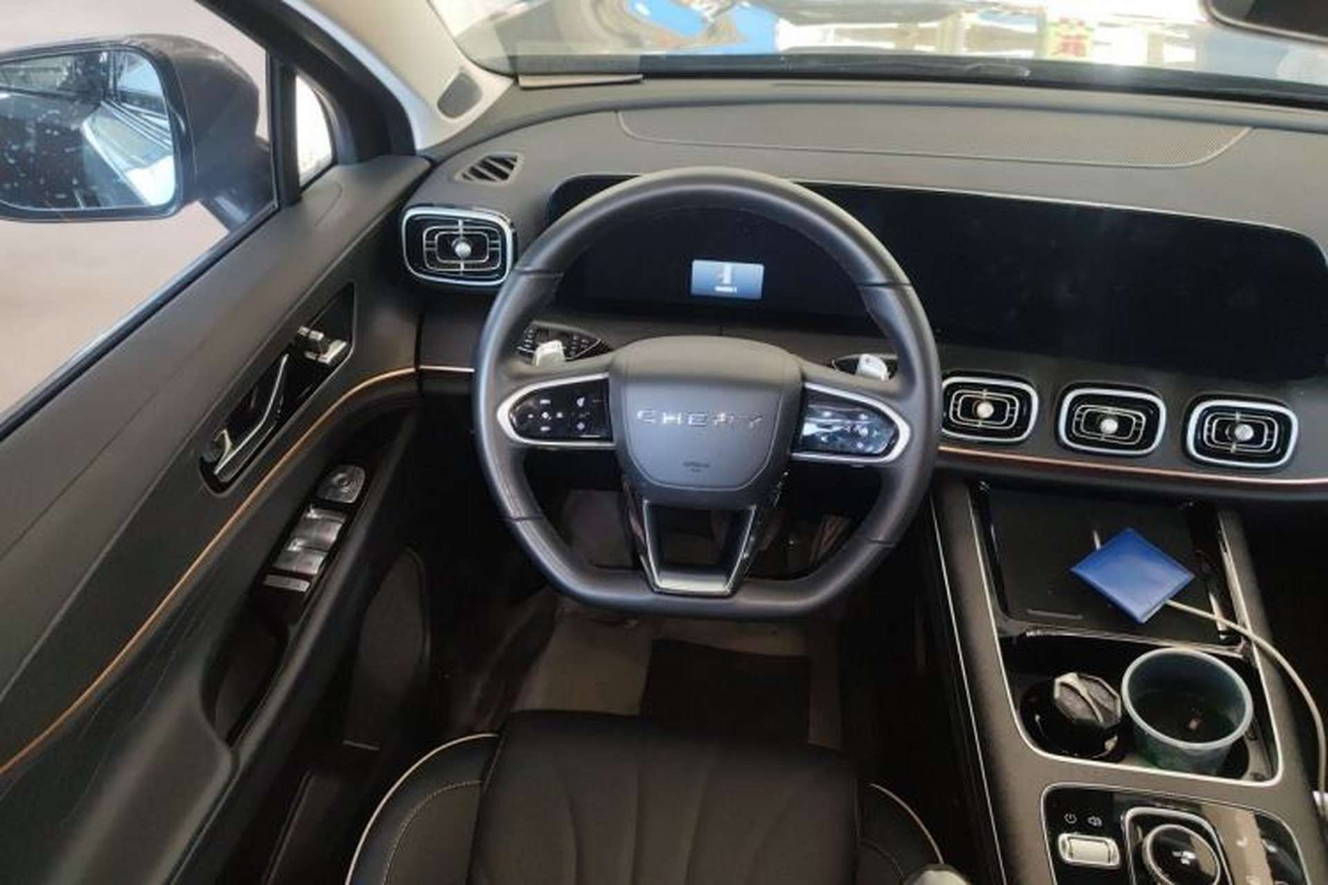 Used Chery Tiggo 9 2023 2.0T Dual-Clutch Two-Wheel Drive Luxury Edition 5 Seats Steering Wheel