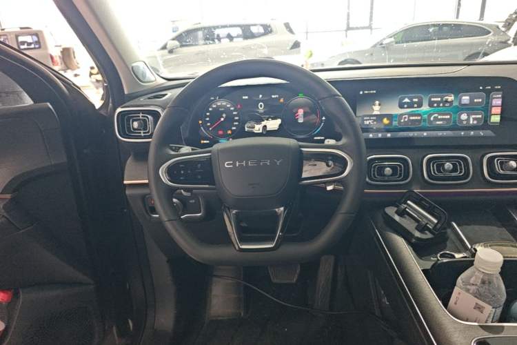 Used Chery Tiggo 9 2023 2.0T Dual-Clutch Two-Wheel Drive Luxury Edition 5 Seats Steering Wheel