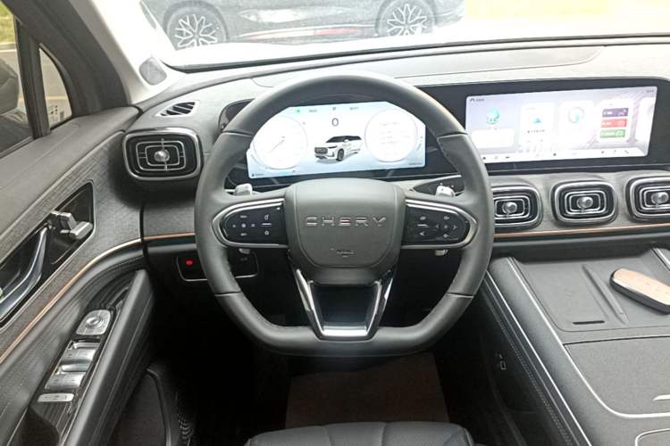 Used Chery Tiggo 9 2023 2.0T Dual-Clutch Two-Wheel Drive Luxury Edition 5 Seats Steering Wheel