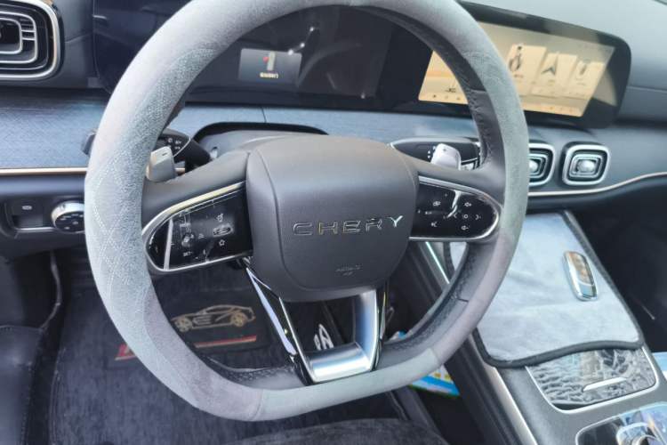Used Chery Tiggo 9 2023 2.0T Dual-Clutch Two-Wheel Drive Luxury Edition 5 Seats Steering Wheel