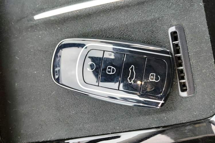 Used Chery Tiggo 9 2023 2.0T Dual-Clutch Two-Wheel Drive Luxury Edition 5 Seats Vehicle Key