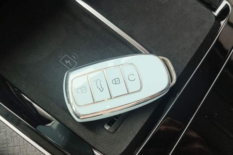Used Chery Tiggo 9 2023 2.0T Automatic Two-Wheel Drive Luxury Edition 5 Seats Vehicle Key