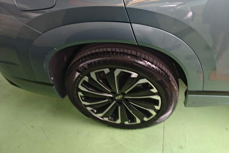 Used Chery Tiggo 9 2023 2.0T Automatic All-Wheel Drive Ultimate Edition 5 Seats Right Rear Wheel Hub
