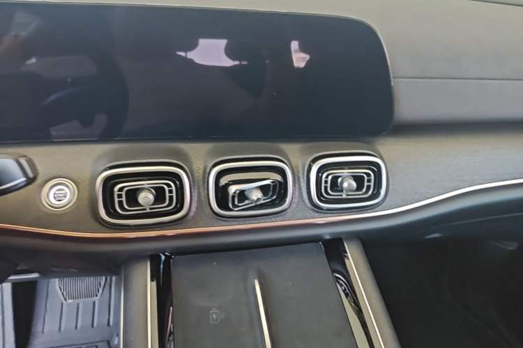 Used Chery Tiggo 9 2023 2.0T Dual-Clutch Two-Wheel Drive Luxury Edition 5 Seats Audio And AC Panel