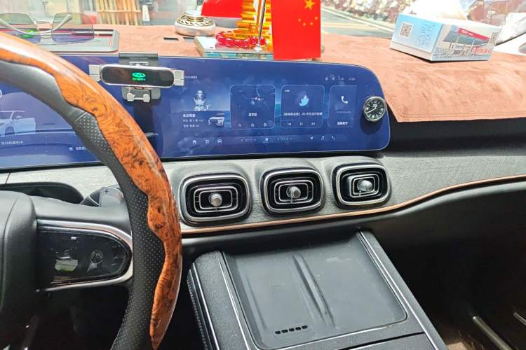Used Chery Tiggo 9 2023 2.0T Dual-Clutch Two-Wheel Drive Luxury Edition 5 Seats Audio And AC Panel