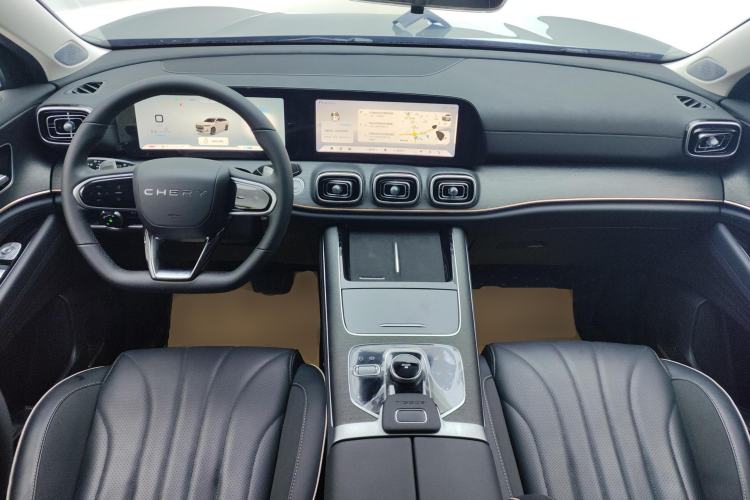 Used Chery Tiggo 9 2023 2.0T Dual-Clutch Two-Wheel Drive Luxury Edition 5 Seats Center Console