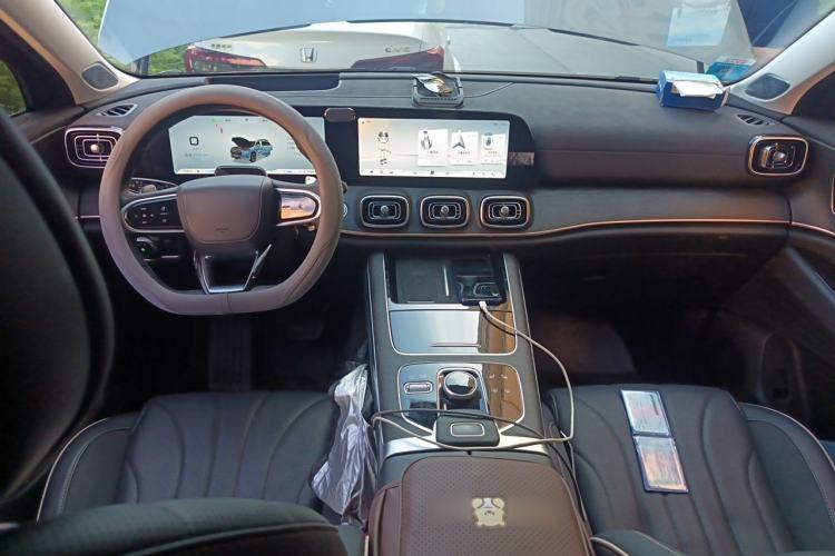 Used Chery Tiggo 9 2023 2.0T Dual-Clutch Two-Wheel Drive Prestige Version 7 Seats Center Console