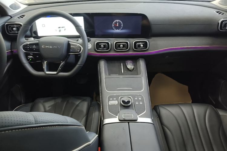 Used Chery Tiggo 9 2023 2.0T Dual-Clutch Two-Wheel Drive Luxury Edition 5 Seats Center Console