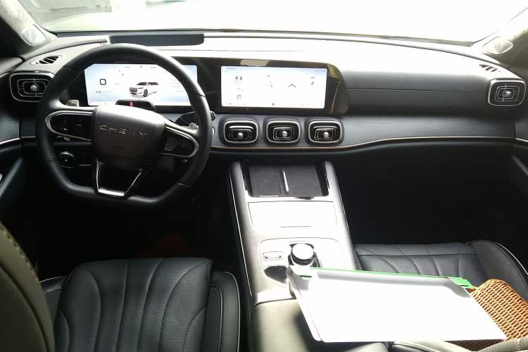 Used Chery Tiggo 9 2023 2.0T Automatic All-Wheel Drive Flagship Version 5 Seats Center Console