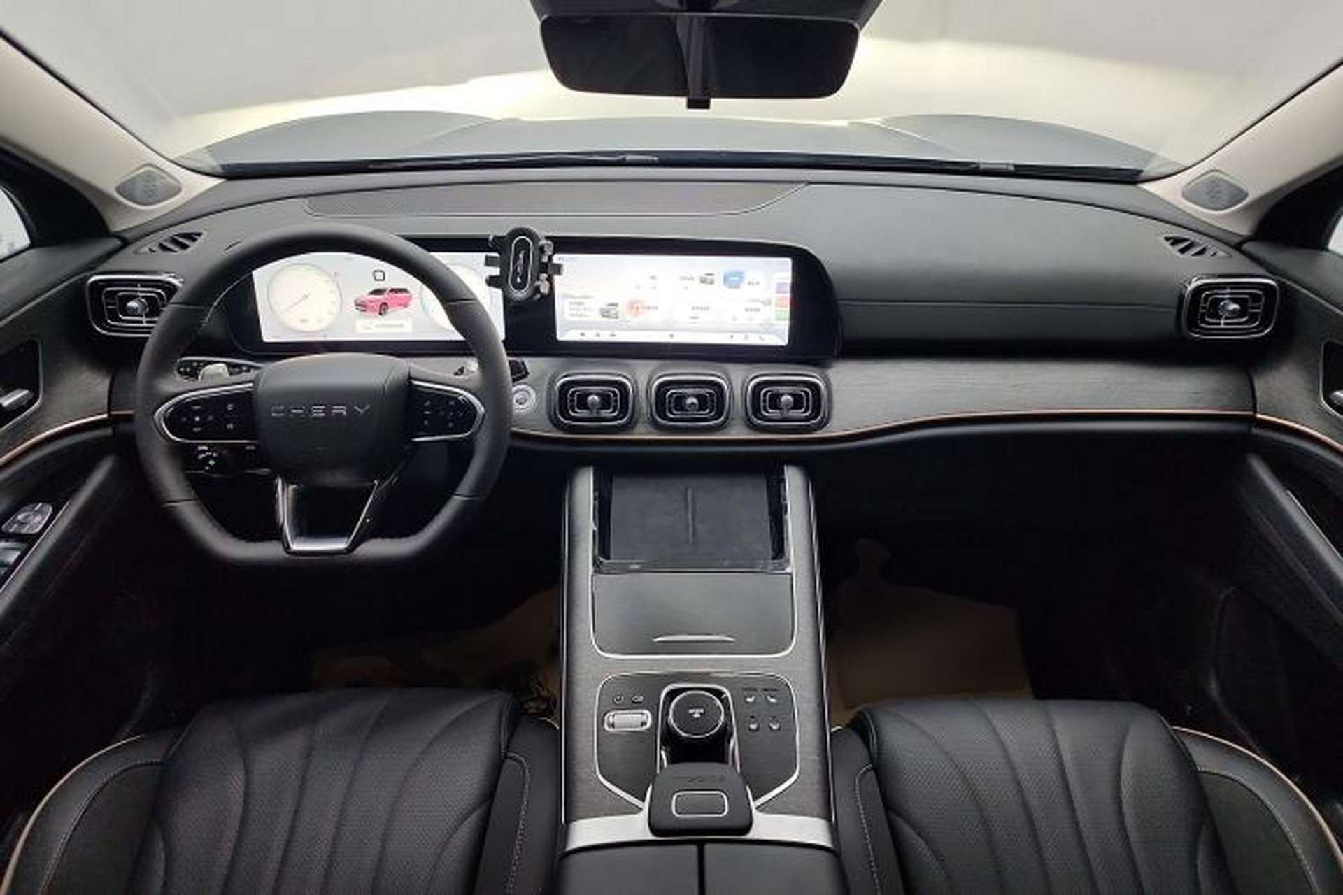 Used Chery Tiggo 9 2023 2.0T Dual-Clutch Two-Wheel Drive Leading Edition 5 Seats Center Console