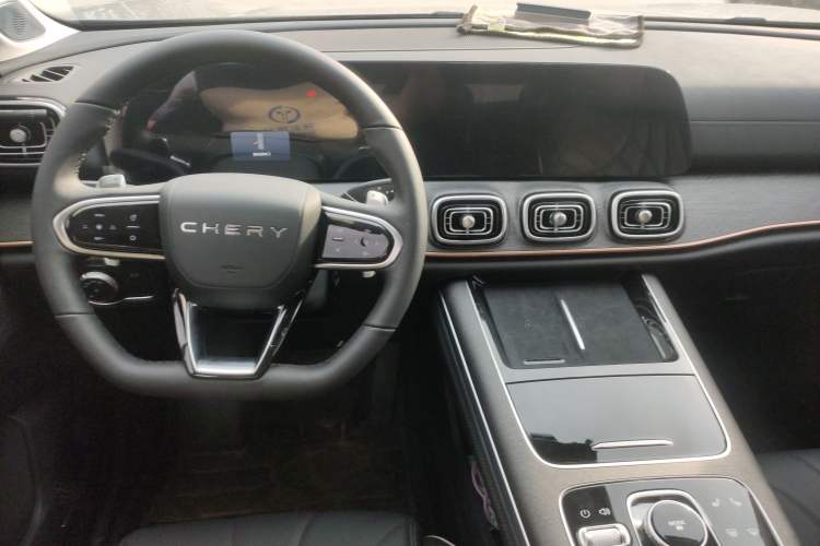 Used Chery Tiggo 9 2023 2.0T Dual-Clutch Two-Wheel Drive Luxury Edition 5 Seats Center Console