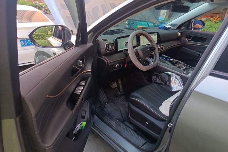 Used Chery Tiggo 9 2023 2.0T Dual-Clutch Two-Wheel Drive Prestige Version 7 Seats Driver Seat