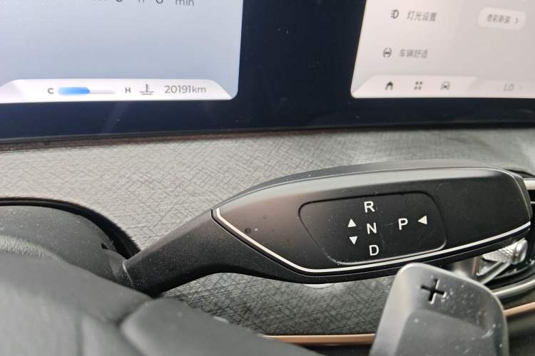 Used Chery Tiggo 9 2023 2.0T Dual-Clutch Two-Wheel Drive Luxury Edition 7 Seats Gear Lever
