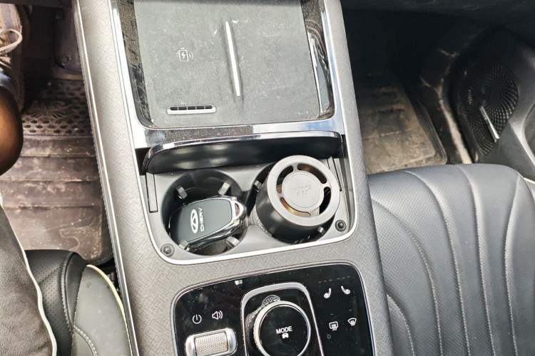 Used Chery Tiggo 9 2023 2.0T Dual-Clutch Two-Wheel Drive Luxury Edition 5 Seats Gear Lever