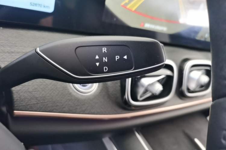 Used Chery Tiggo 9 2023 2.0T Dual-Clutch Two-Wheel Drive Luxury Edition 5 Seats Gear Lever
