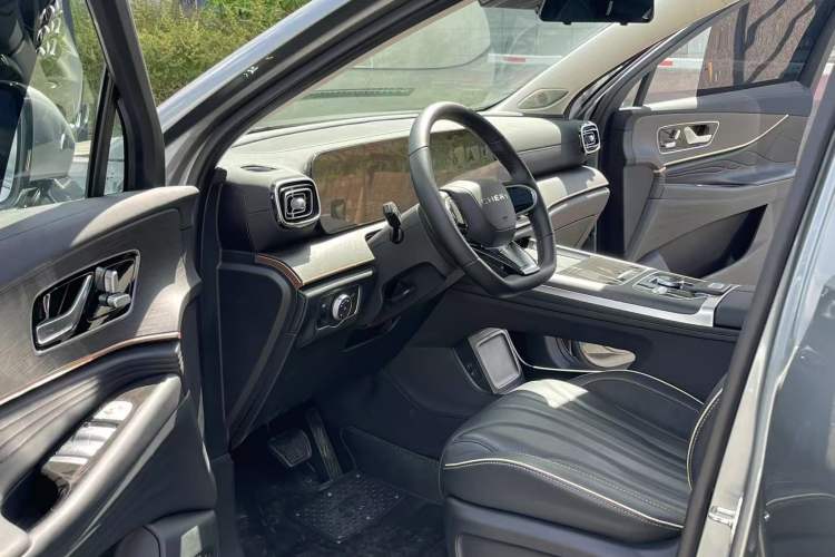 Used Chery Tiggo 9 2023 Updated Version 2.0T Dual-Clutch Two-Wheel Drive Leading Edition 5 Seats Interior 3