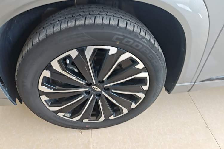 Used Chery Tiggo 9 2023 2.0T Dual-Clutch Two-Wheel Drive Luxury Edition 5 Seats Left Front Wheel Hub