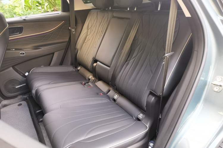 Used Chery Tiggo 9 2023 2.0T Dual-Clutch Two-Wheel Drive Luxury Edition 5 Seats Left Rear Seat