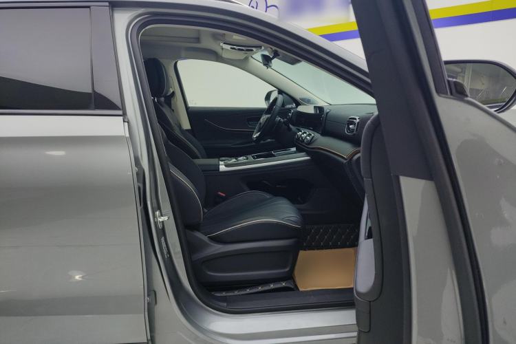 Used Chery Tiggo 9 2023 2.0T Dual-Clutch Two-Wheel Drive Luxury Edition 5 Seats Right Front Seat
