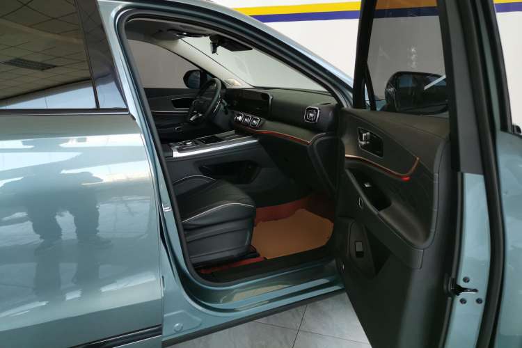 Used Chery Tiggo 9 2023 2.0T Dual-Clutch Two-Wheel Drive Prestige Version 5 Seats Right Front Seat