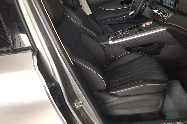 Used Chery Tiggo 9 2023 2.0T Dual-Clutch Two-Wheel Drive Prestige Version 5 Seats Right Front Seat