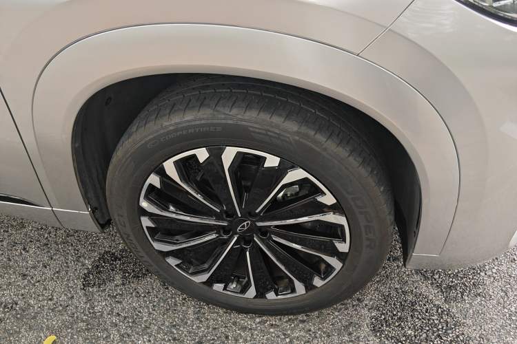 Used Chery Tiggo 9 2023 2.0T Dual-Clutch Two-Wheel Drive Luxury Edition 7 Seats Right Front Wheel Hub