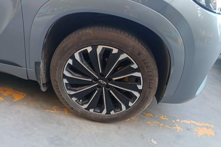 Used Chery Tiggo 9 2023 2.0T Dual-Clutch Two-Wheel Drive Prestige Version 7 Seats Right Front Wheel Hub