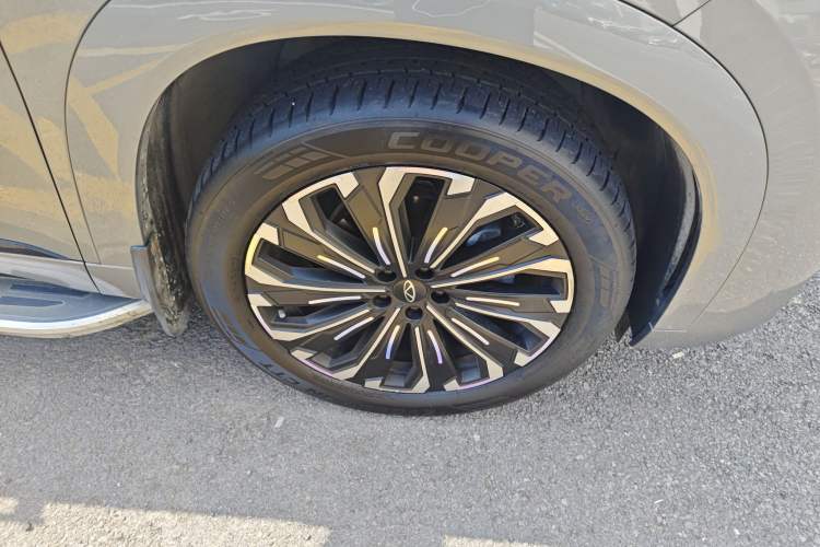Used Chery Tiggo 9 2023 2.0T Dual-Clutch Two-Wheel Drive Luxury Edition 5 Seats Right Front Wheel Hub